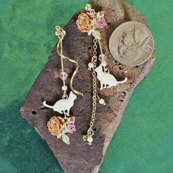 🐈Darling🩷🐈KITTY CAT Mismatched Earrings🐈🩷- NWOT - Picture 10 of 12